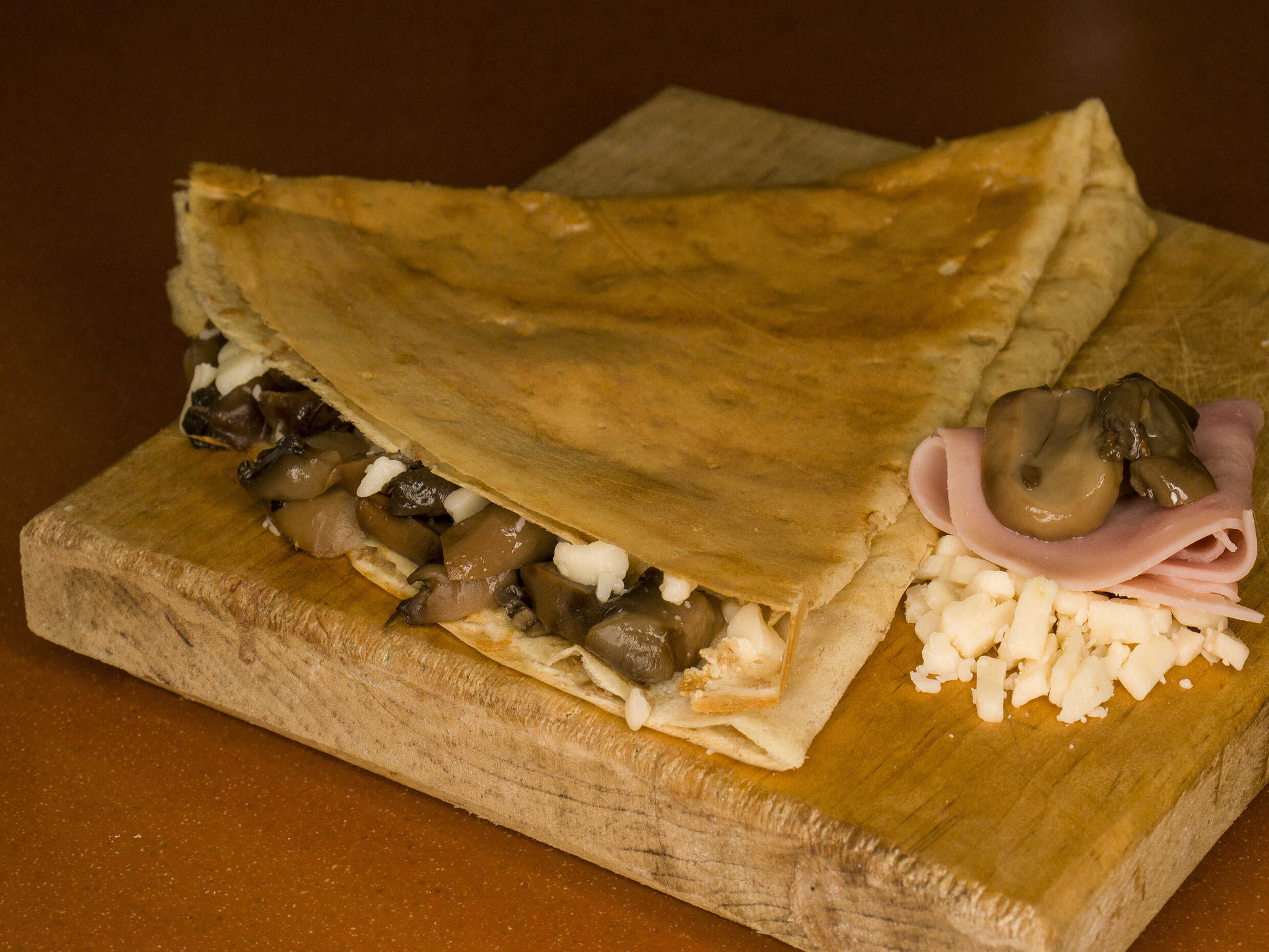 Crepa de Queso Manchego, Jamón y Champiñones