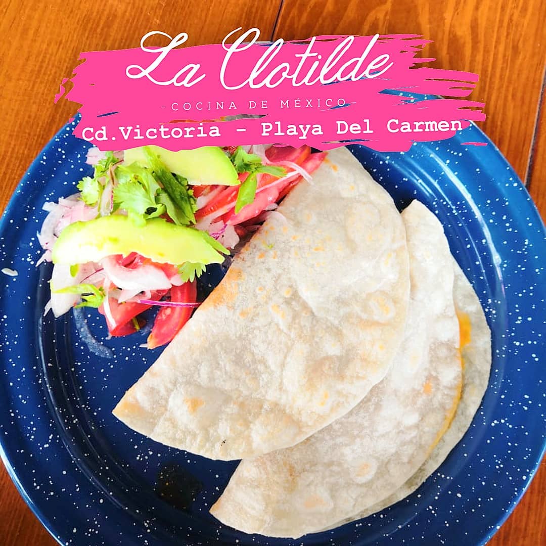 2 Tacos de Maíz con 2 Flautas y Café de Olla