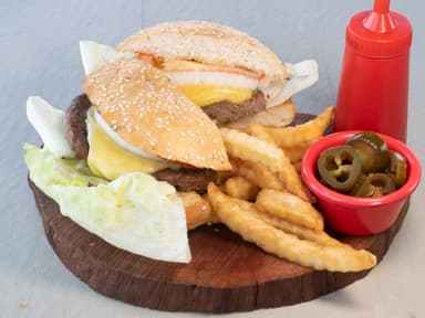 Burger de Res + Papas a la Francesa