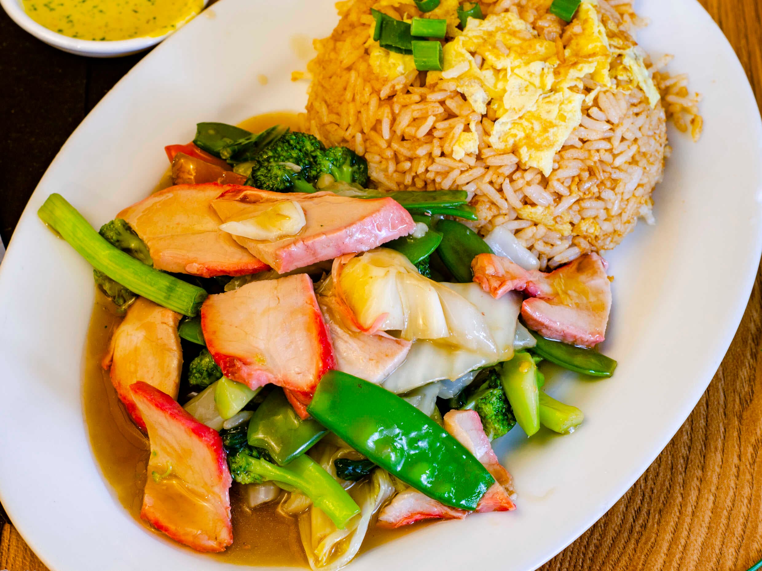 Chancho con Verduras y Arroz Chaufa