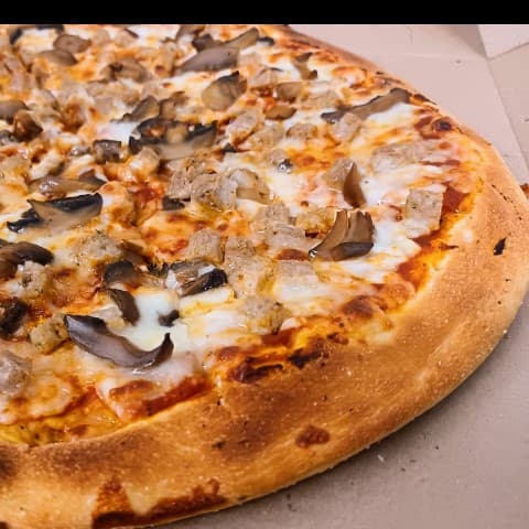 Pizza Carne con Champiñon.