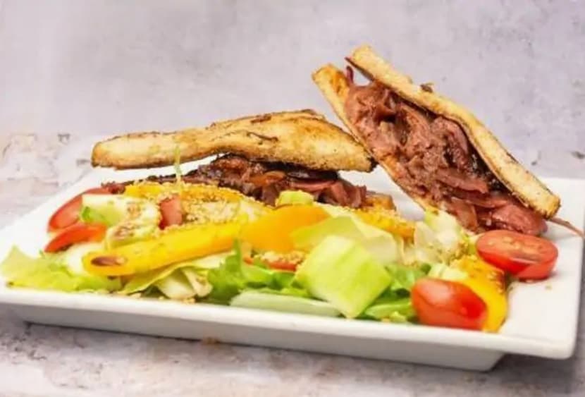Sándwich de Bistec de Res