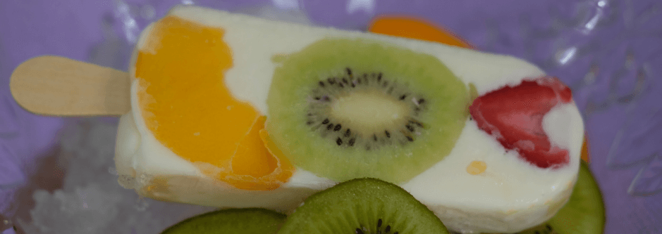 Paleta de Yogurt Natural con Frutas
