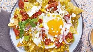 COMBO CHILAQUILES CON HUEVO + JUGO MIXTO