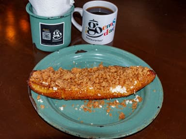 Plátano Entero con Shish de Chicharrón