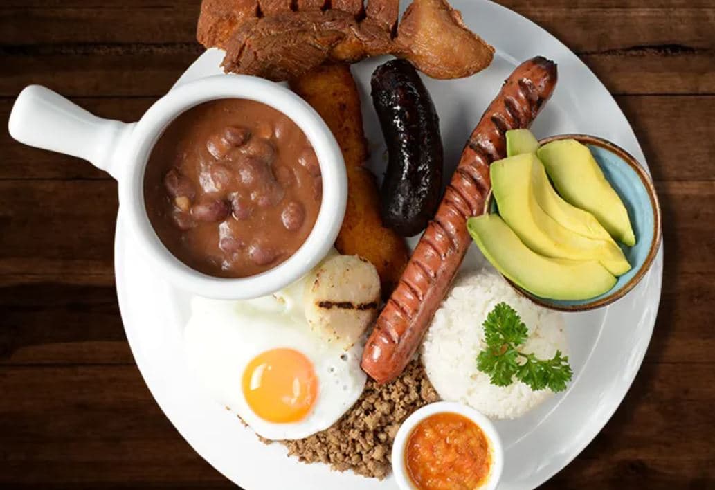 Combo Bandeja Paisa + Bebida
