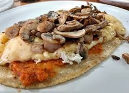 Huarache Quesillo con Champiñones