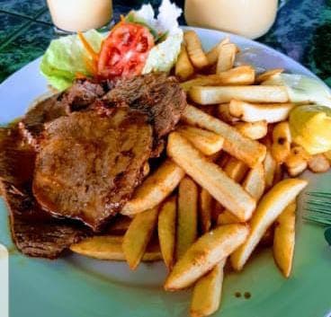 Asado con Papas Fritas