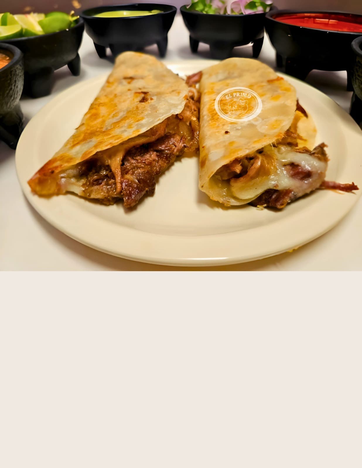1 Quesadilla, 2 Tacos y Bebida