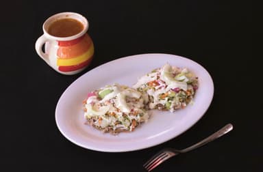 3 Gorditas de Deshebrada + Agua 1/2 litro