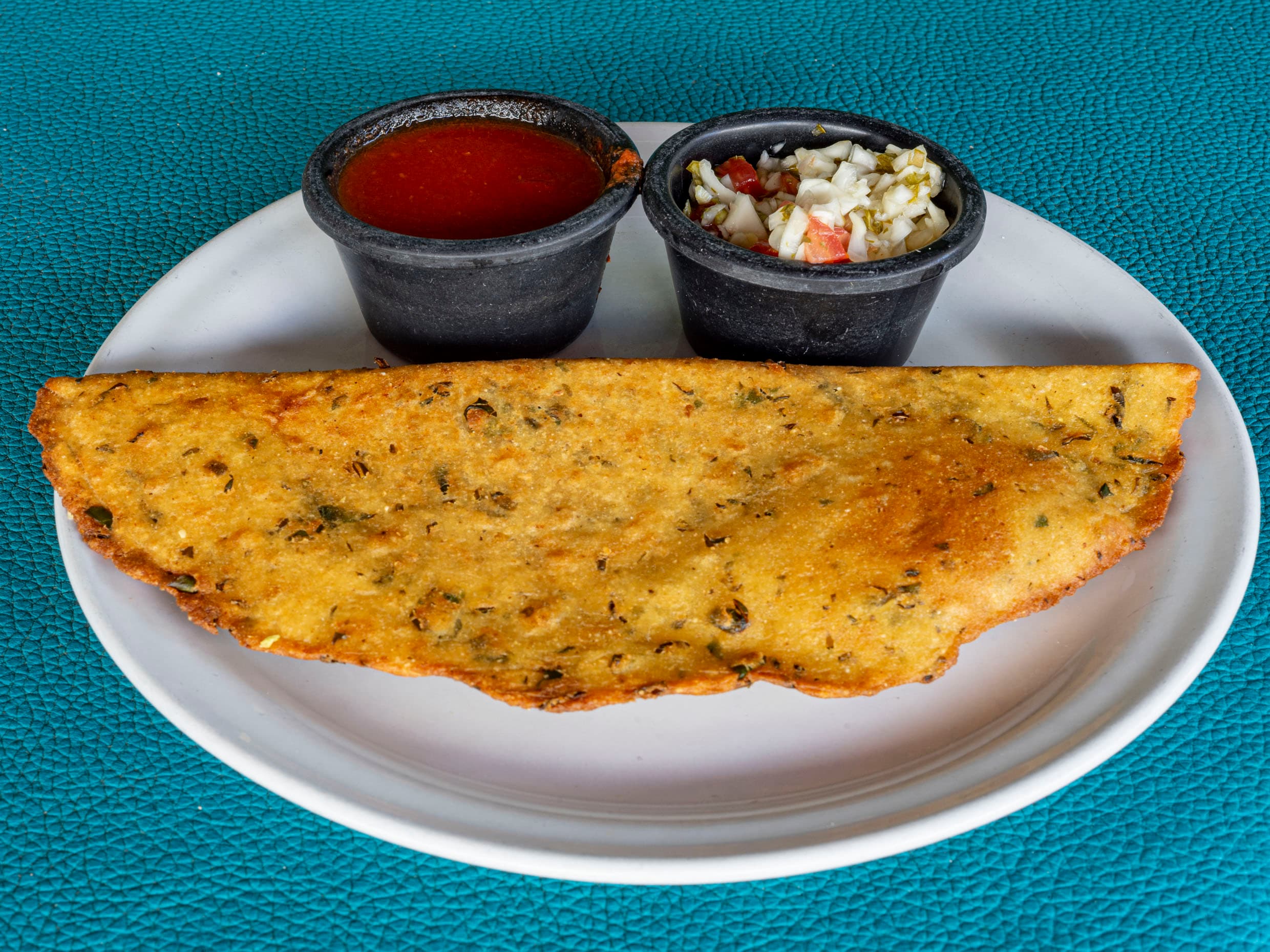 Empanada de chaya con queso de bola