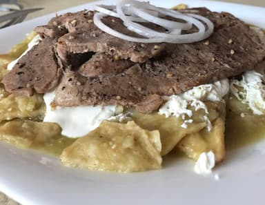 Chilaquiles con Bistec