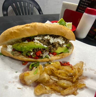 1 Torta de Bistec y 3 Tacos al Pastor
