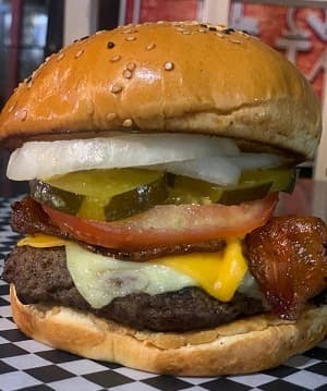 Combo-Angus Burger con Tocineta y Gaseosa