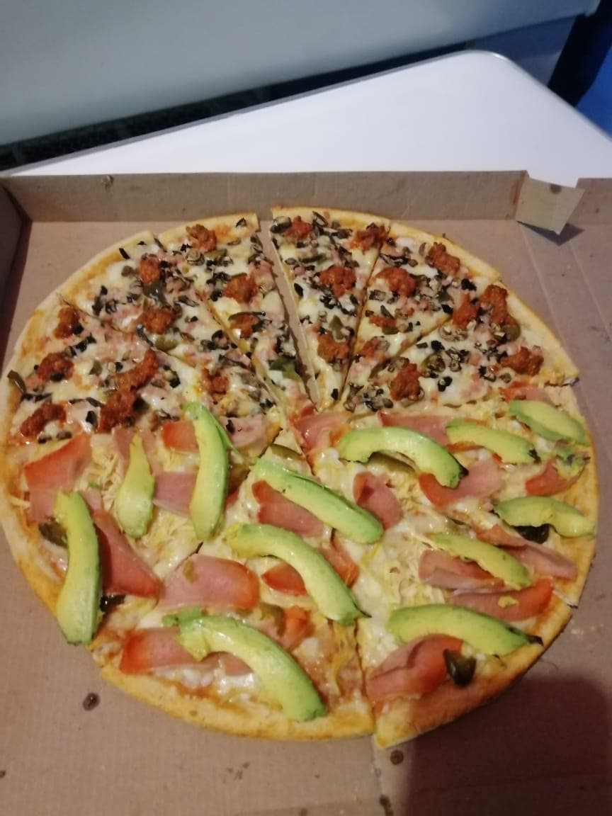 Pizza Familiar 2 Estaciones a Tu Gusto