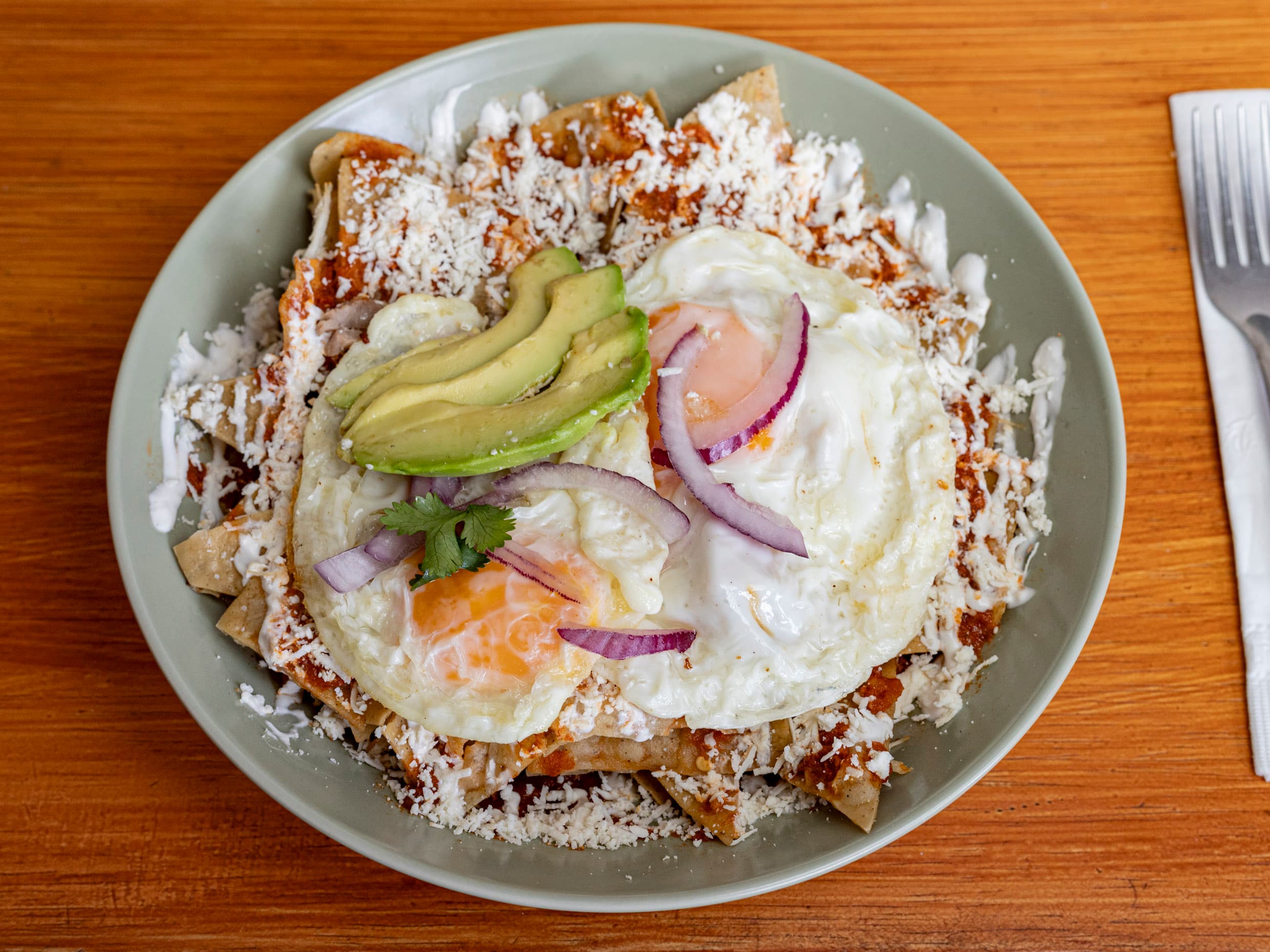 Chilaquiles Jumbo con Huevos Estrellados