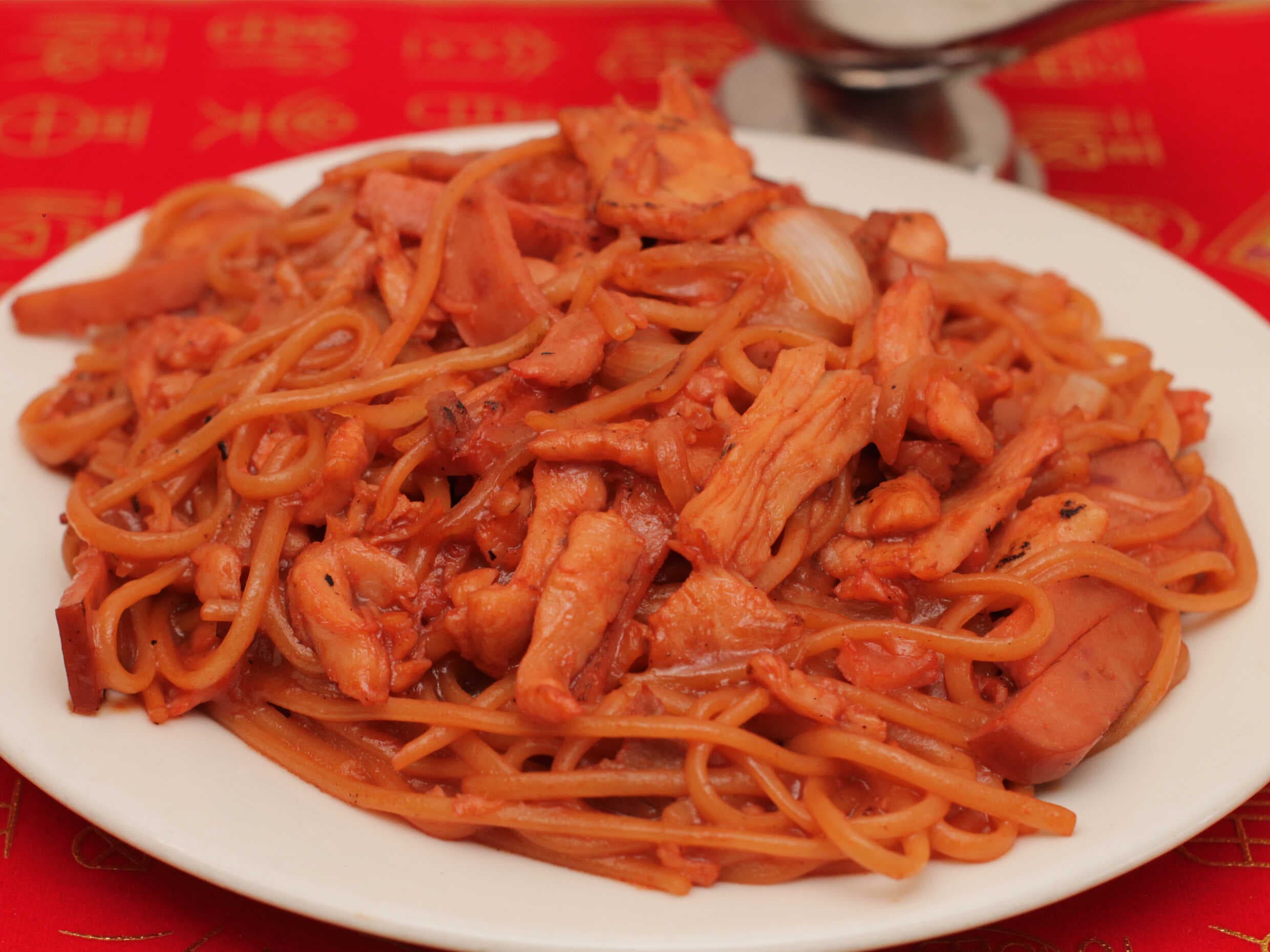 Spagguetis especial (pollo cerdo y jamón)