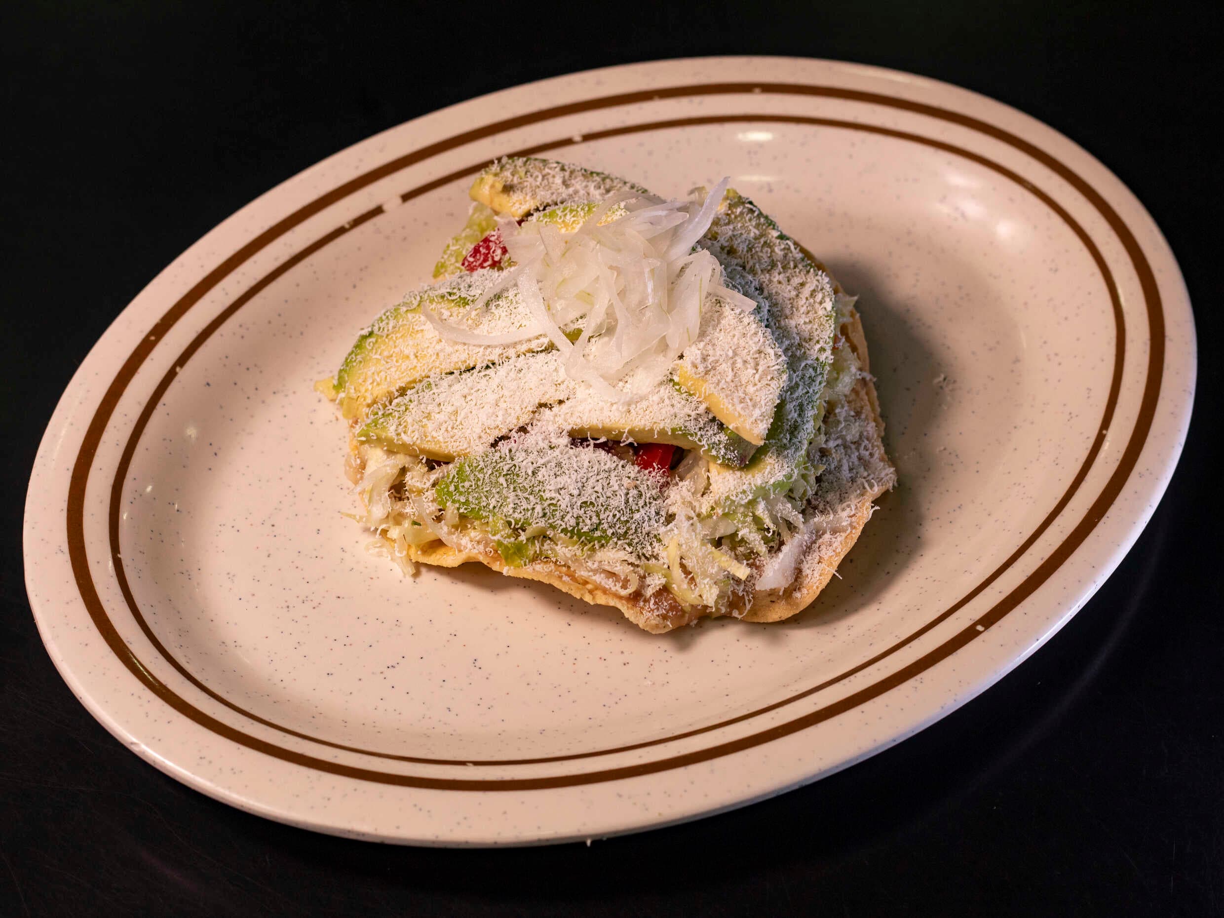 Tostada con Aguacate