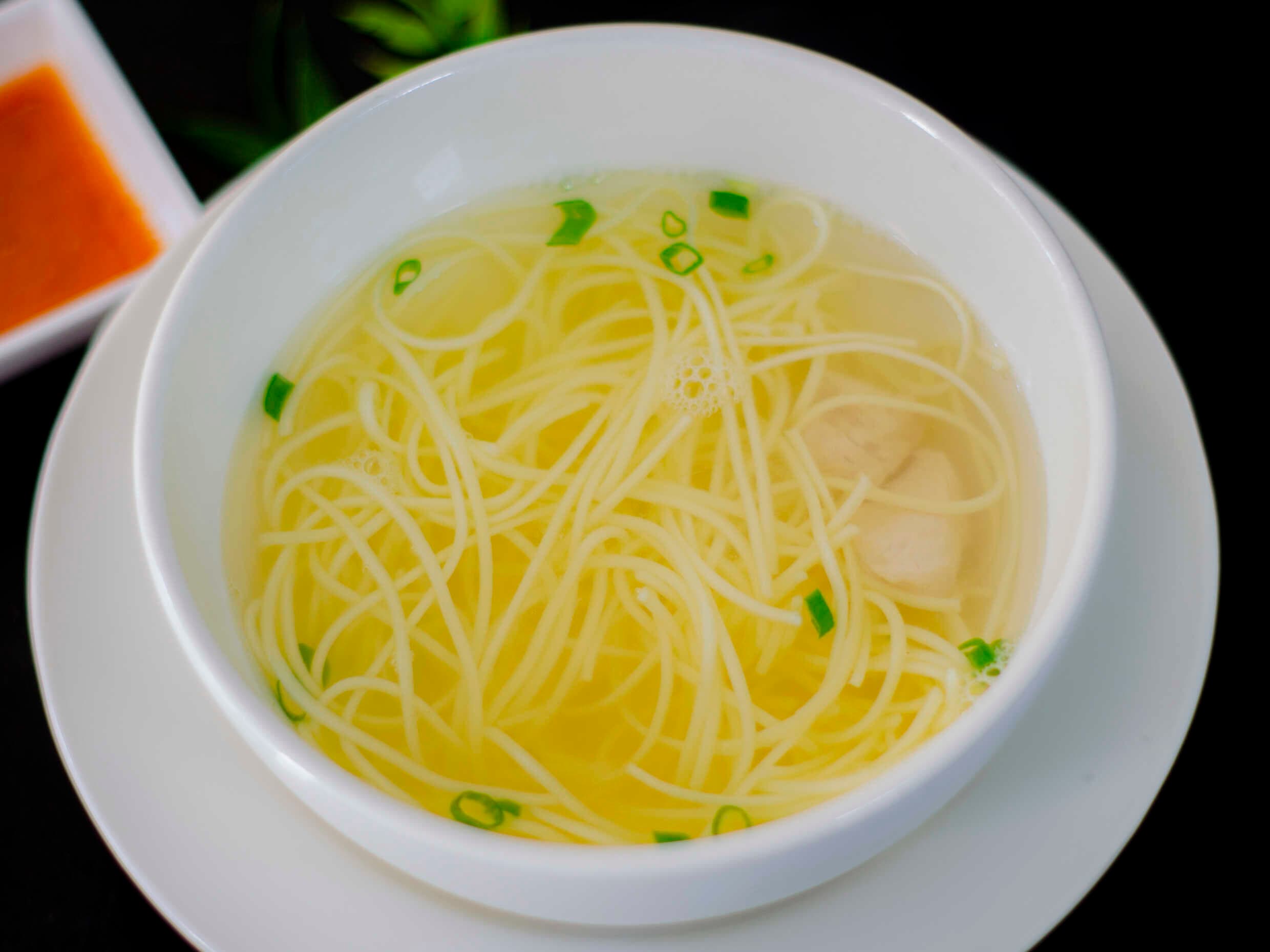 Sopa de Wantán con Pollo