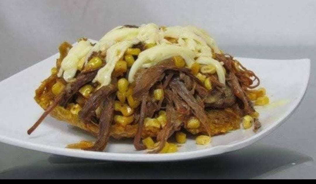 Patacón con Hogao