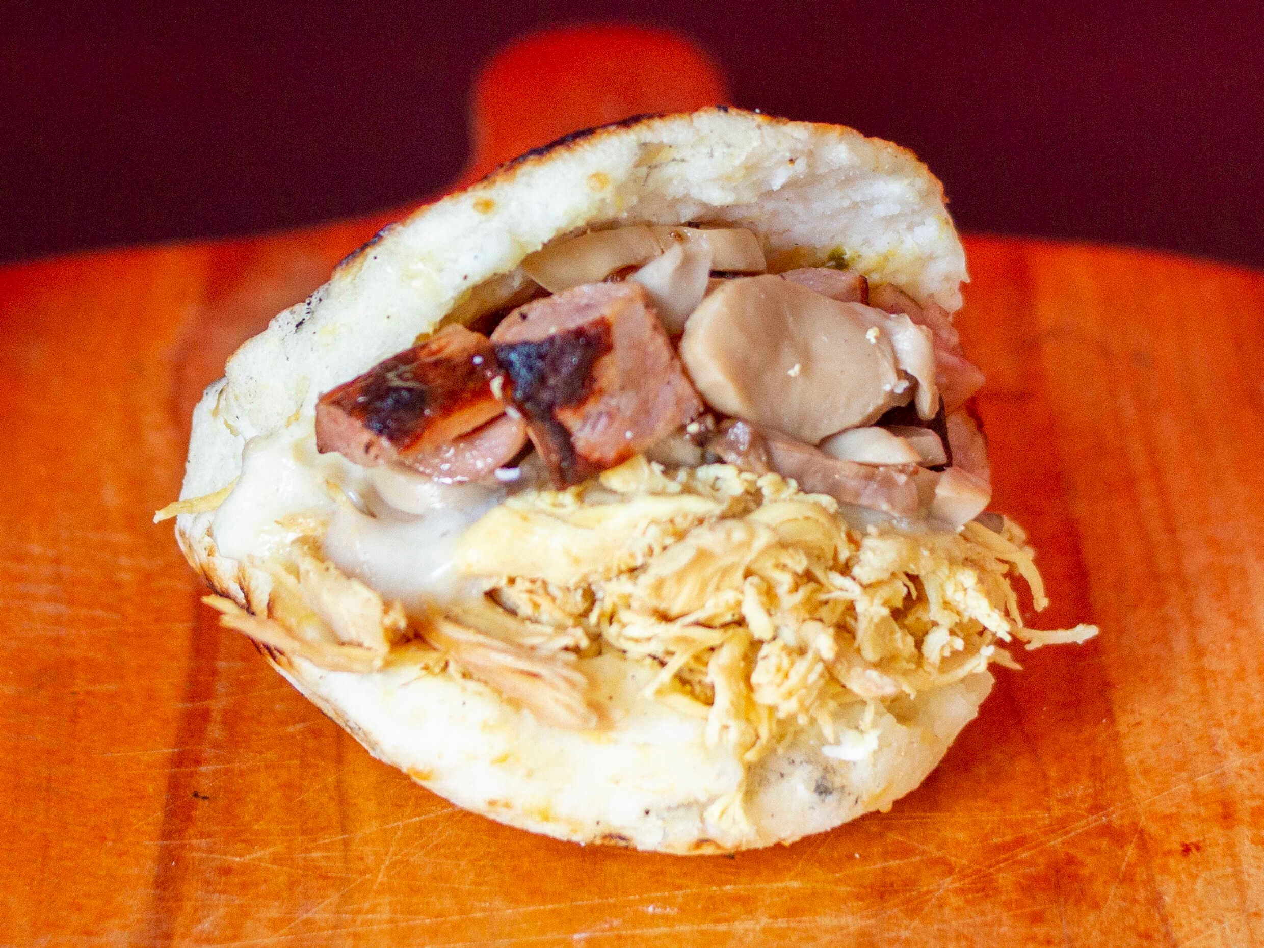 Arepa Rellena Mediterranea