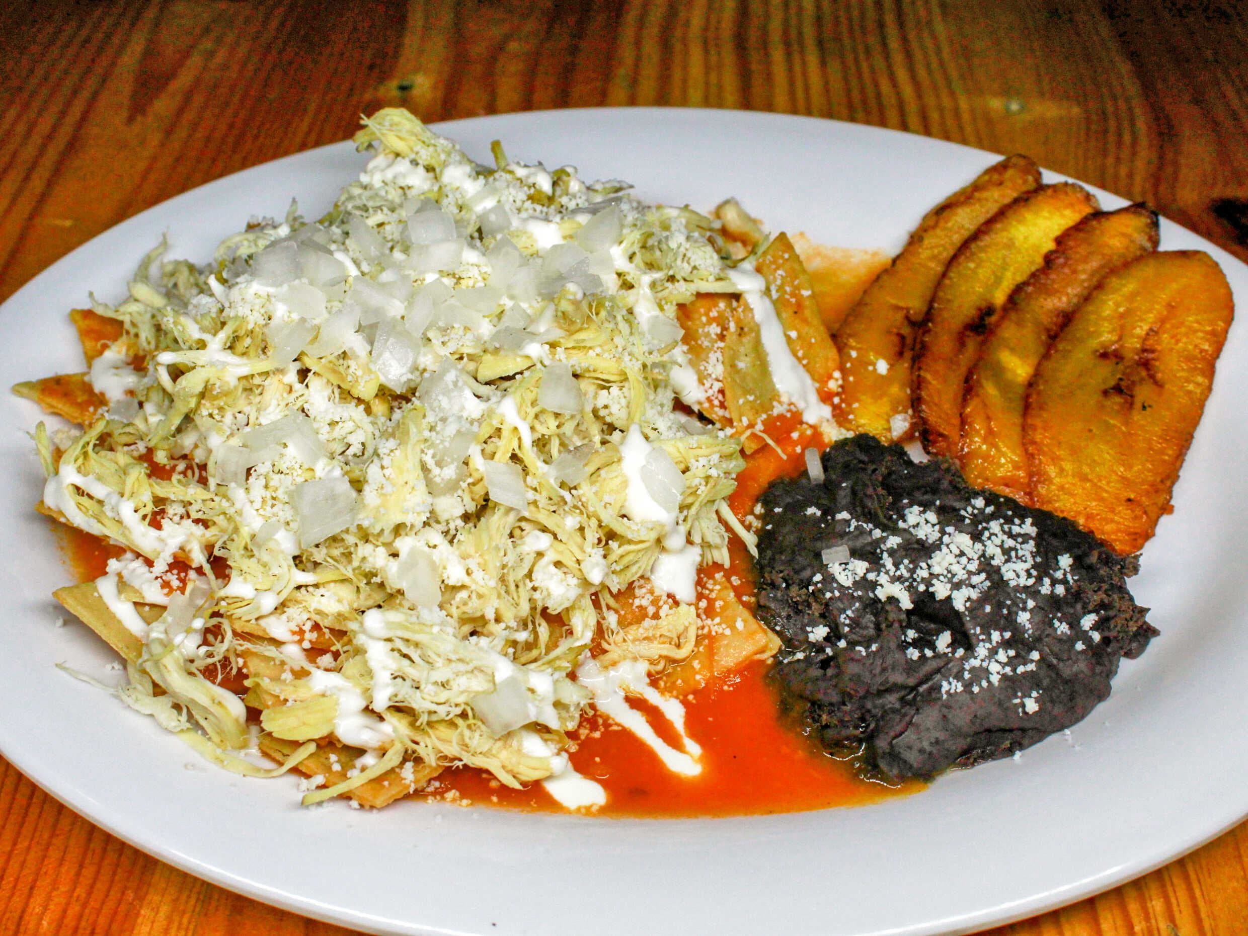 Combo Chilaquiles + Bebida + Postre