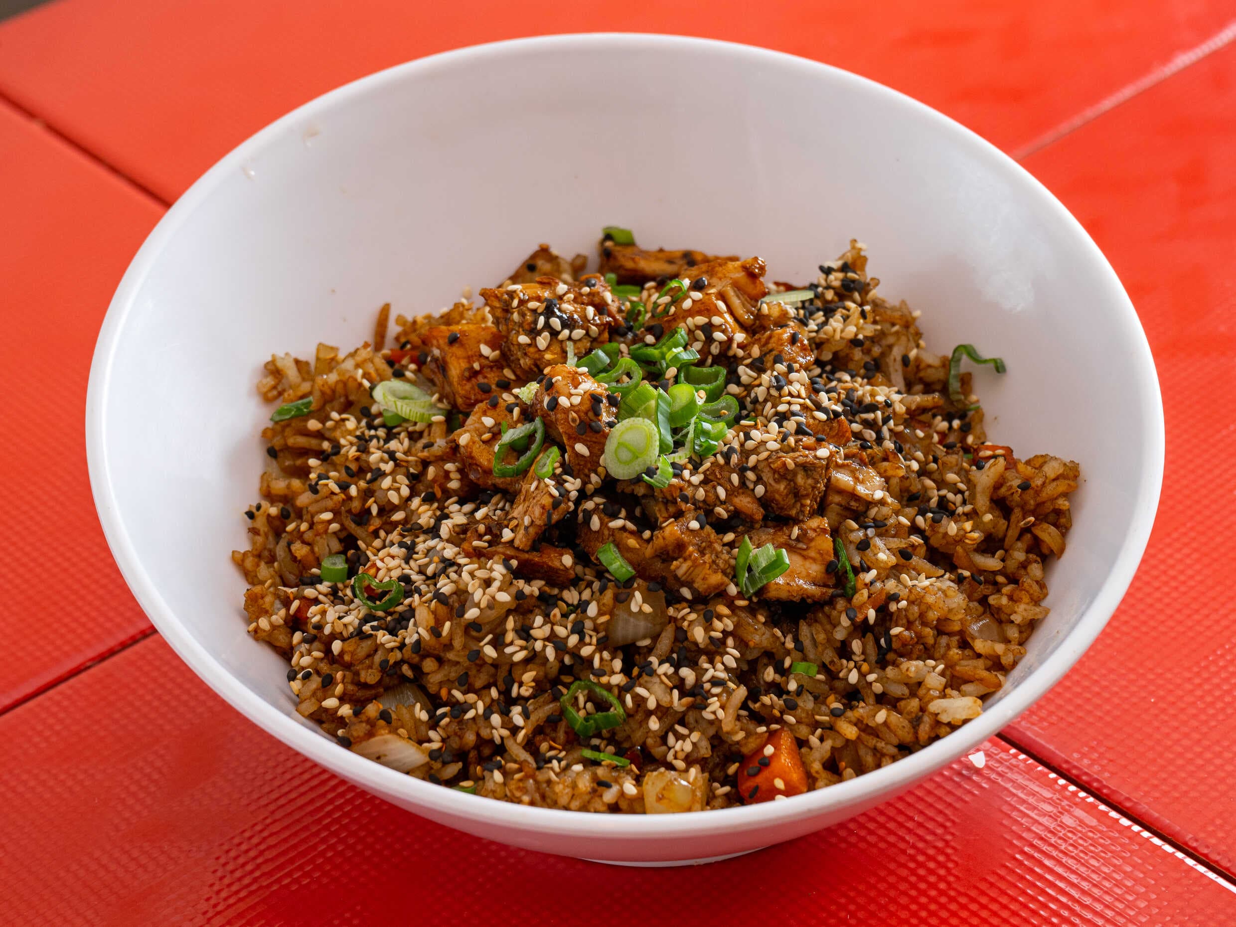 Arroz Yakimeshi Carne y Pollo