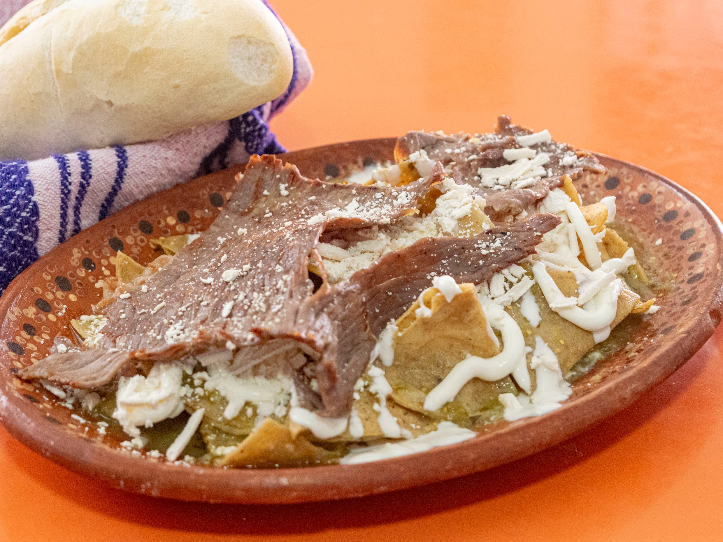 Chilaquiles verdes con cecina