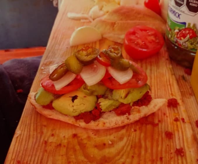 Lonche Triple Aguacate, Queso y Carne