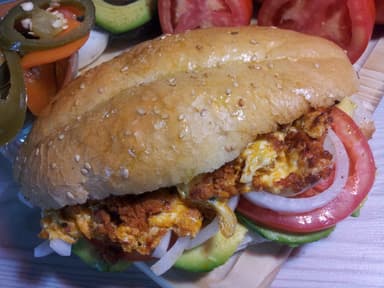 Torta Combinada Chorizo con Huevo