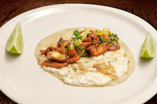 Taco de Pastor en Harina con Queso