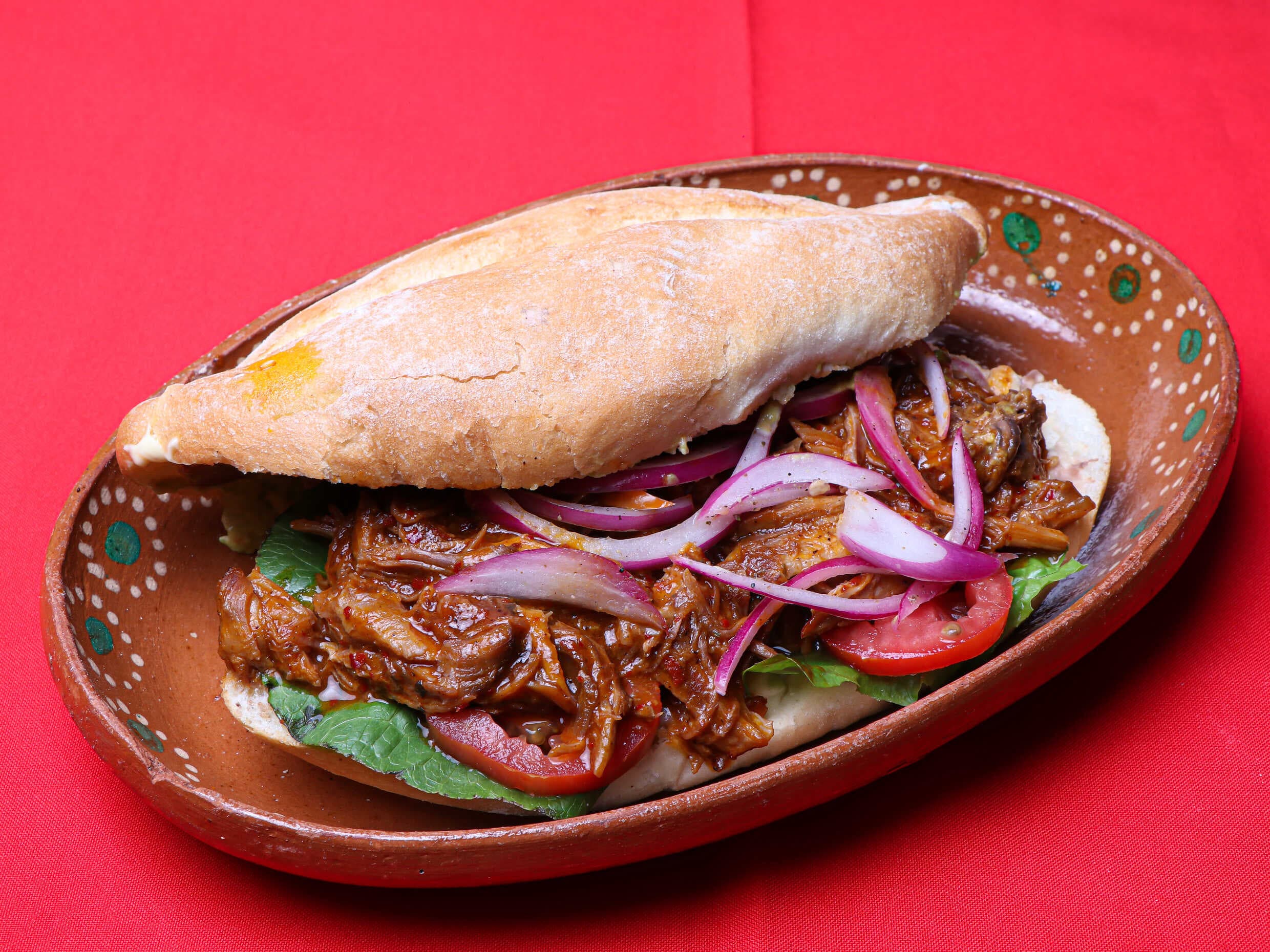Torta Especial de Cochinita Pibil