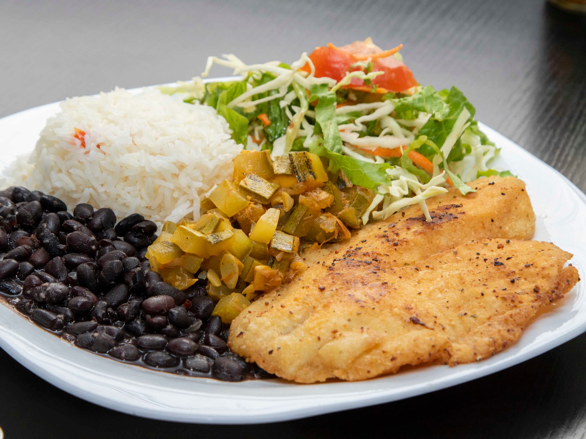 Casado con Pescado + Refresco Natural