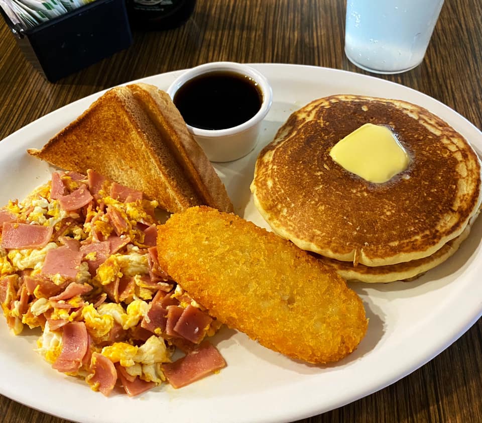 Desayuno Omelette y Hot Cakes Deluxe