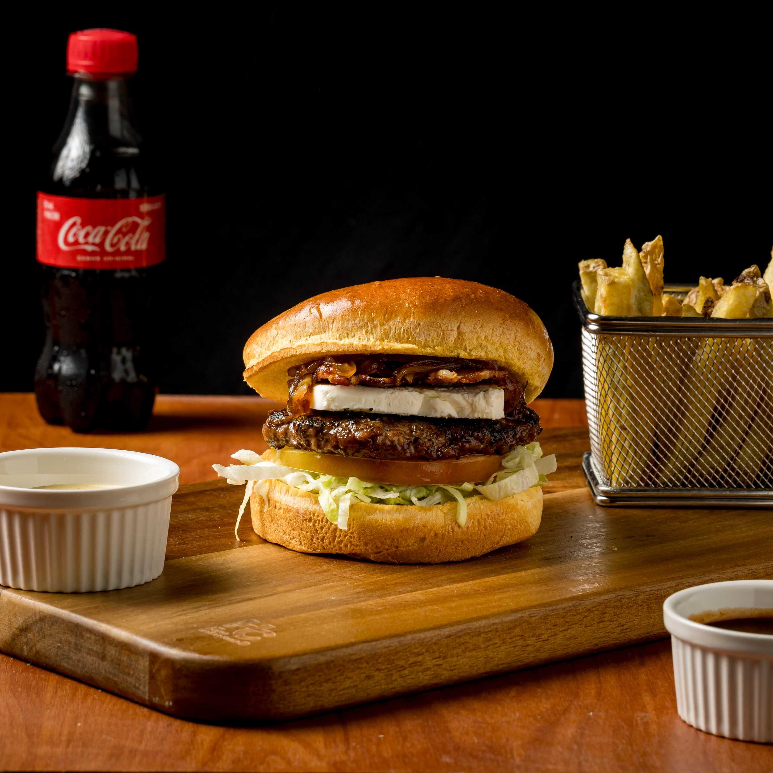 Combo  Hamburguesa ATW + Papas +Coca Cola 250ml🥇