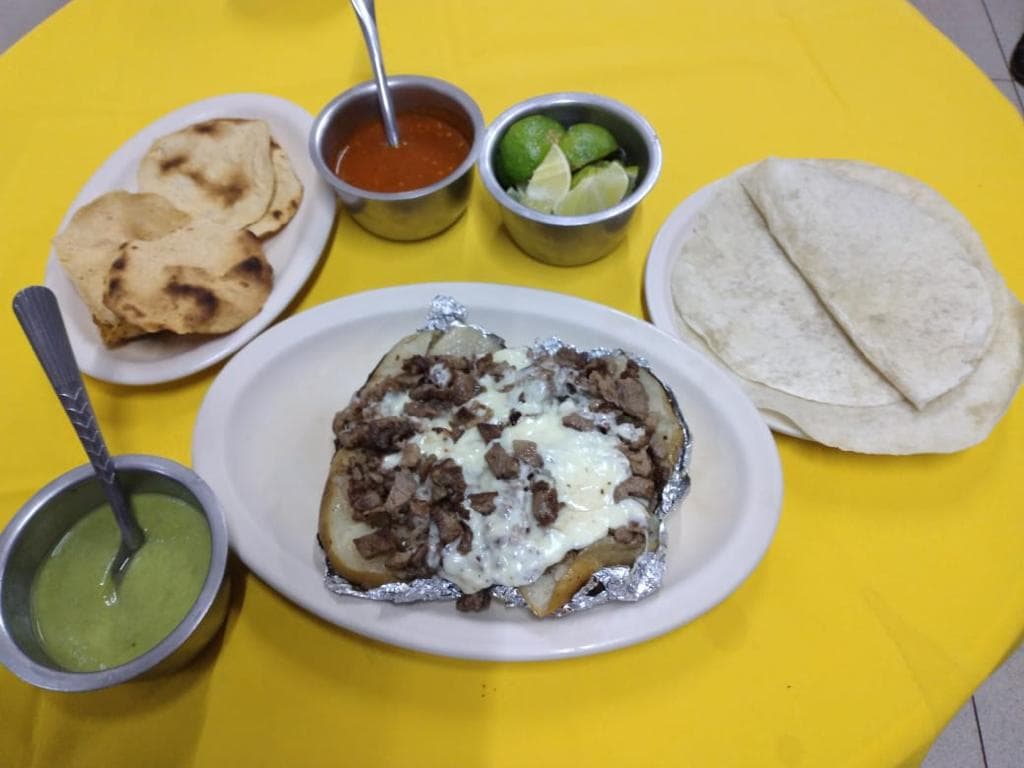 Papa con Chuleta y Queso