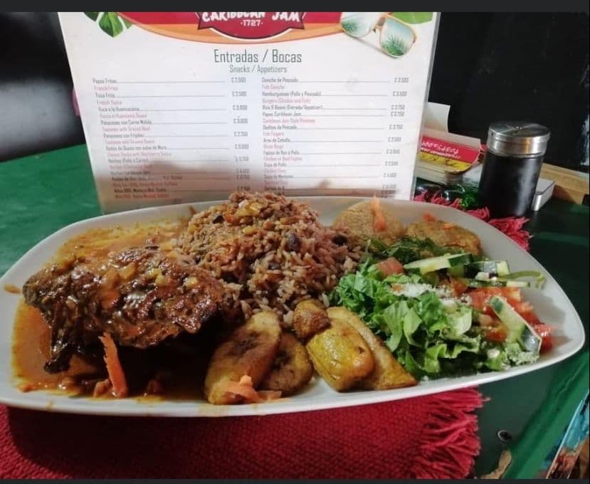 Pollo en Salsa Caribeña