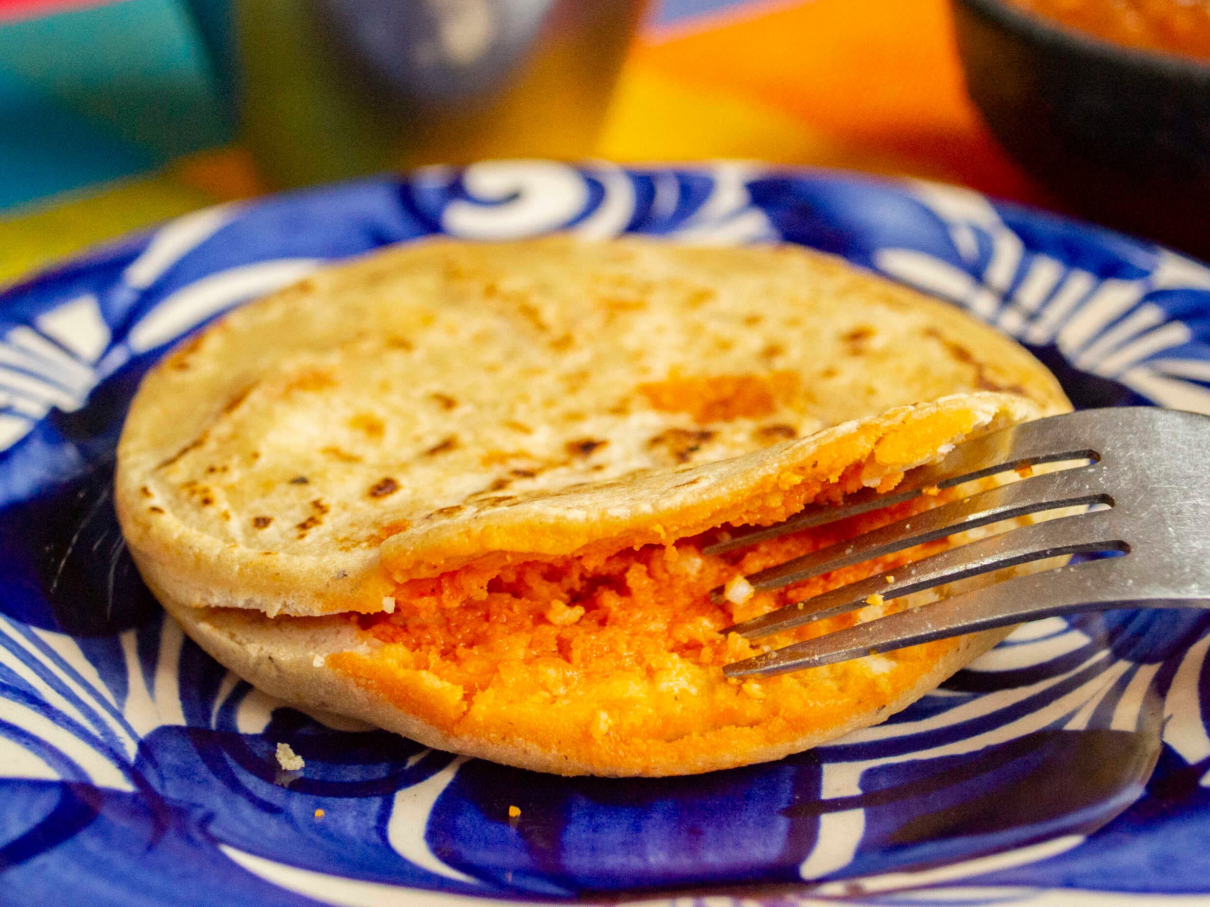 Gordita de Queso Rojo
