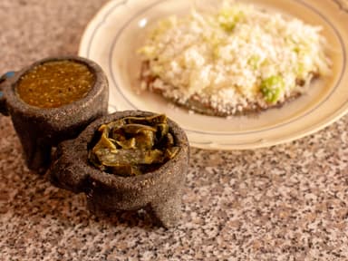 Sope con guisado 1 pza.