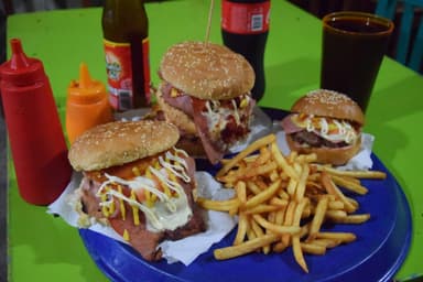 HAMBURGUESA CLÁSICA