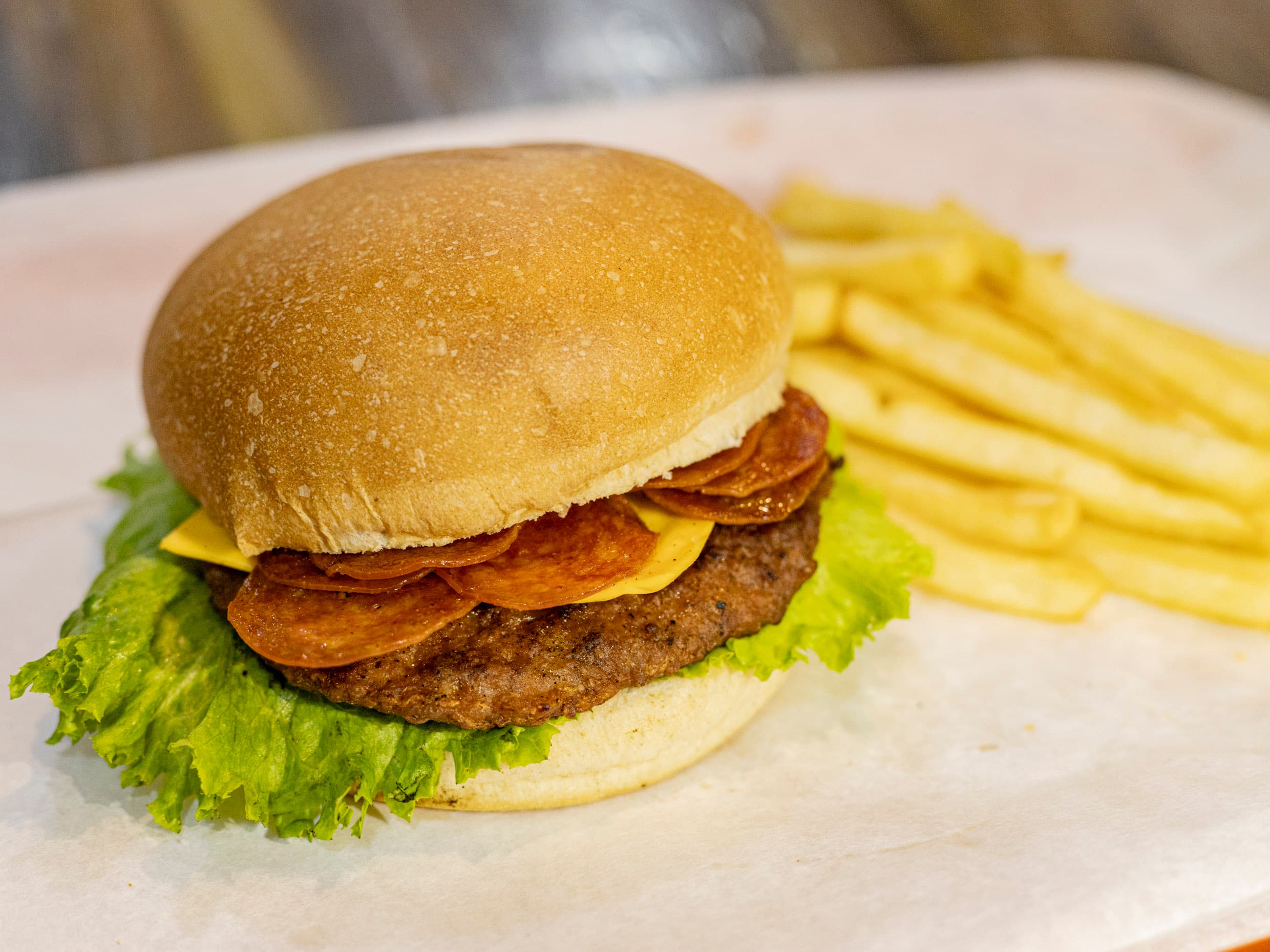 Hamburguesa del dia Italiana + Papas