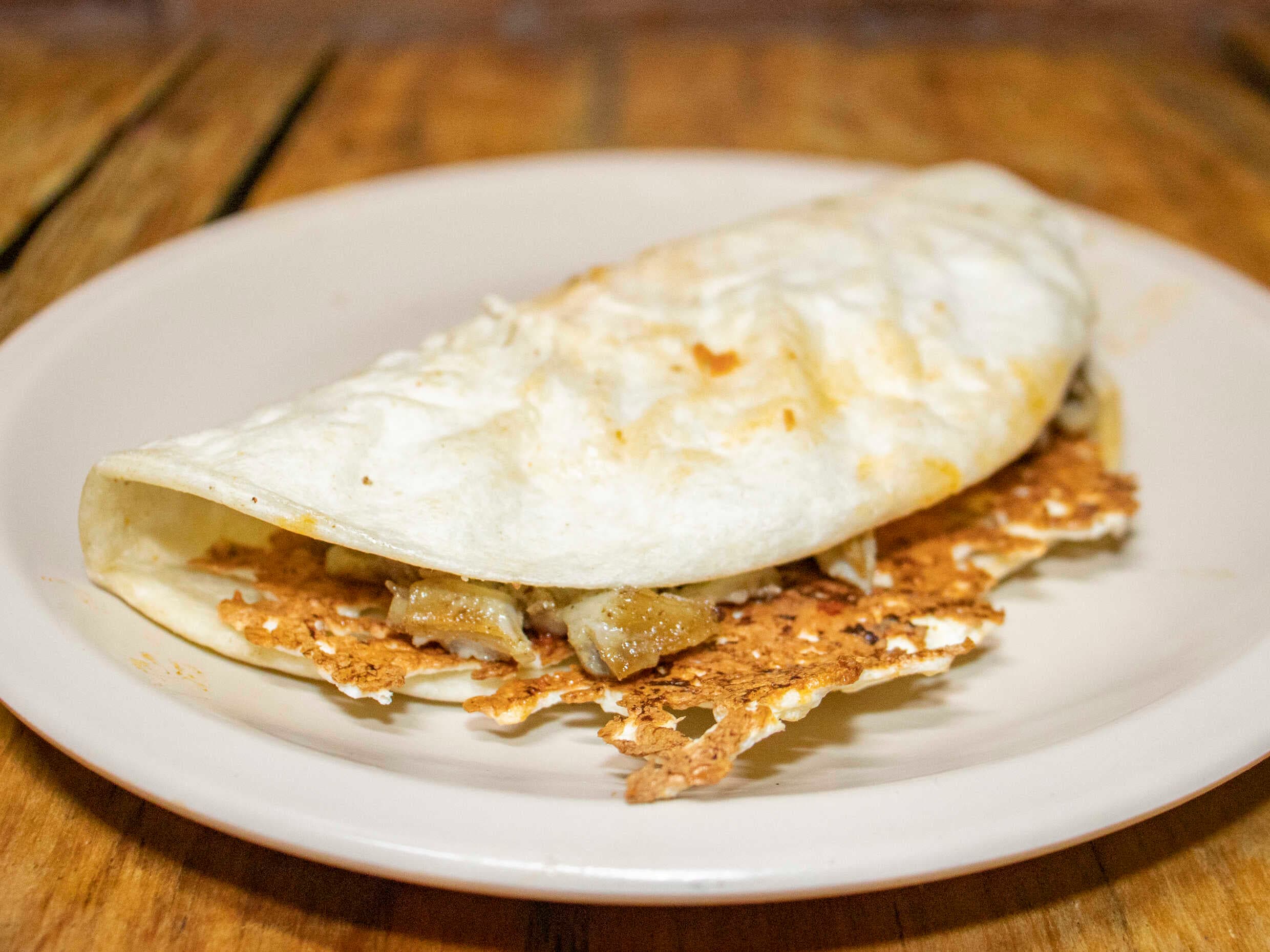 Quesadilla campechana