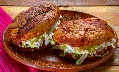 2 Pambazos (Chorizo con papa y mole verde)