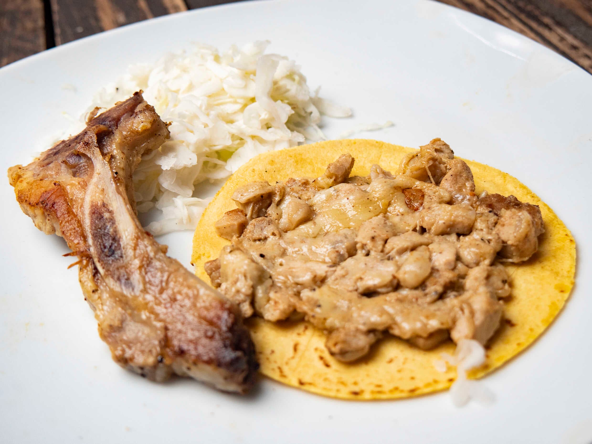 Taco de Maíz de Chuleta Con. Queso