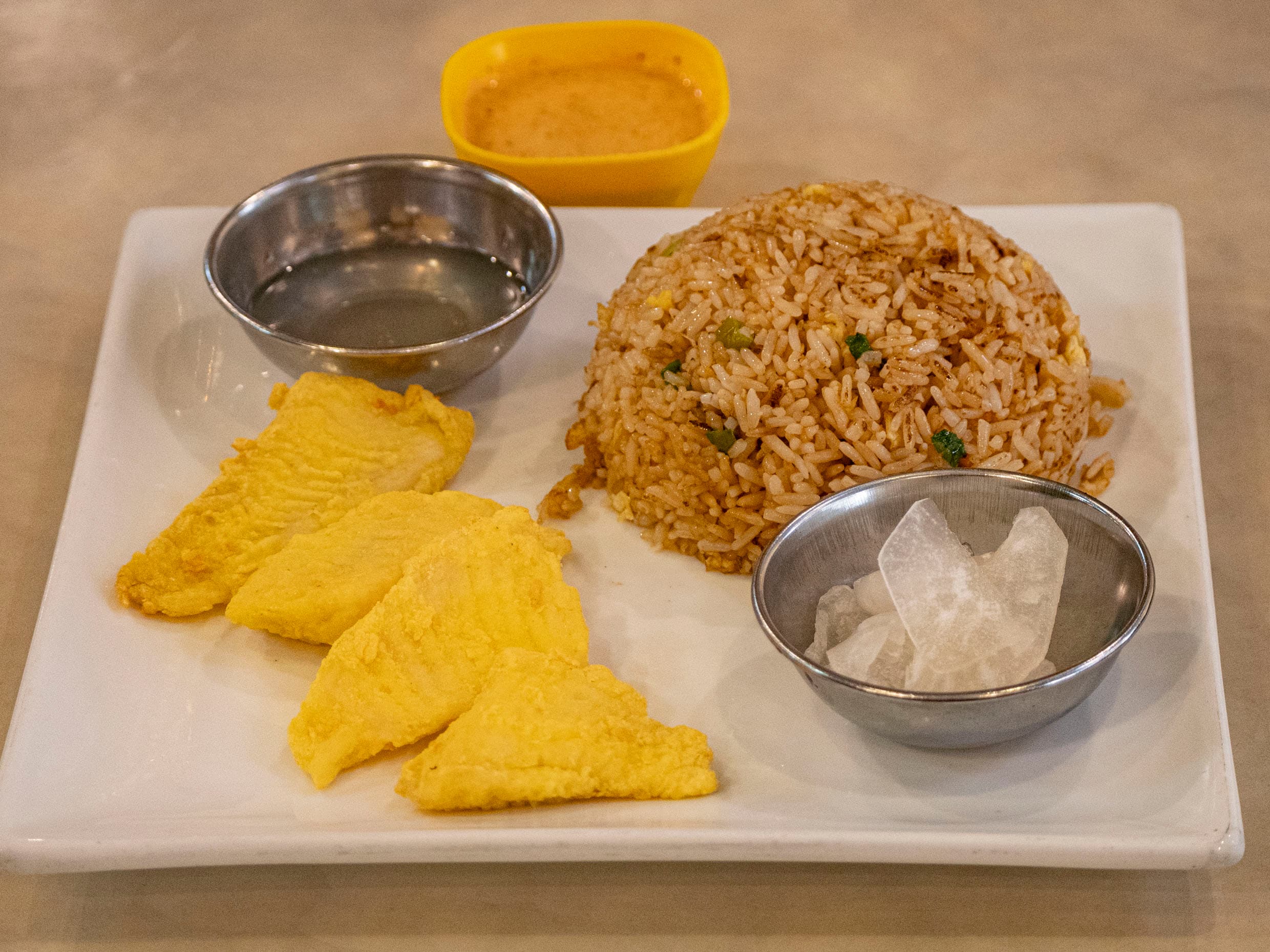 Chicharrón de Pescado más Chaufa