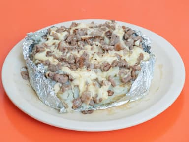 Papa con Bistec y Queso