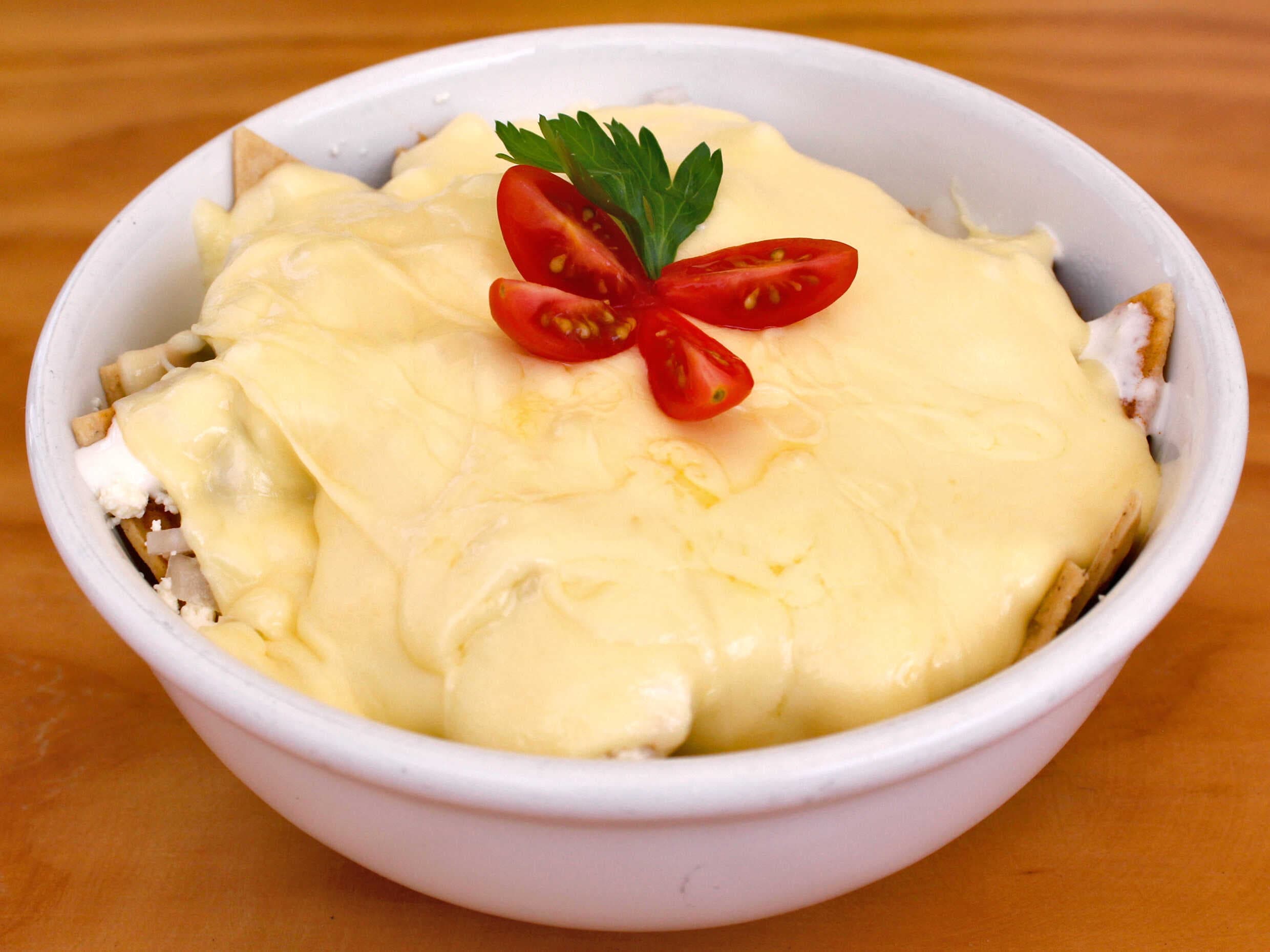 Chilaquiles Manchego con Totopos Tradicionales