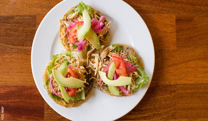 Panuchos con Pollo