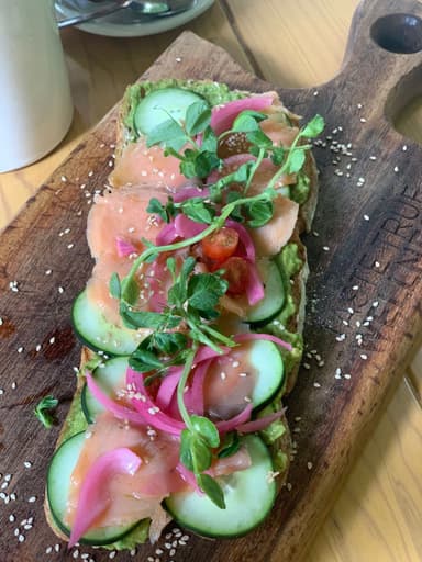 Salmón Toast