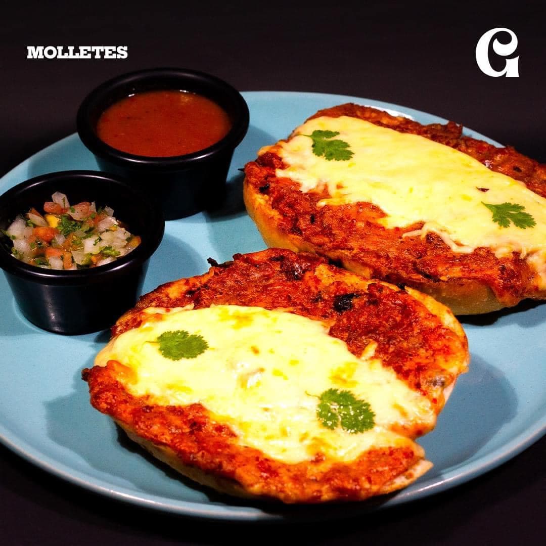Molletes Pepperoni